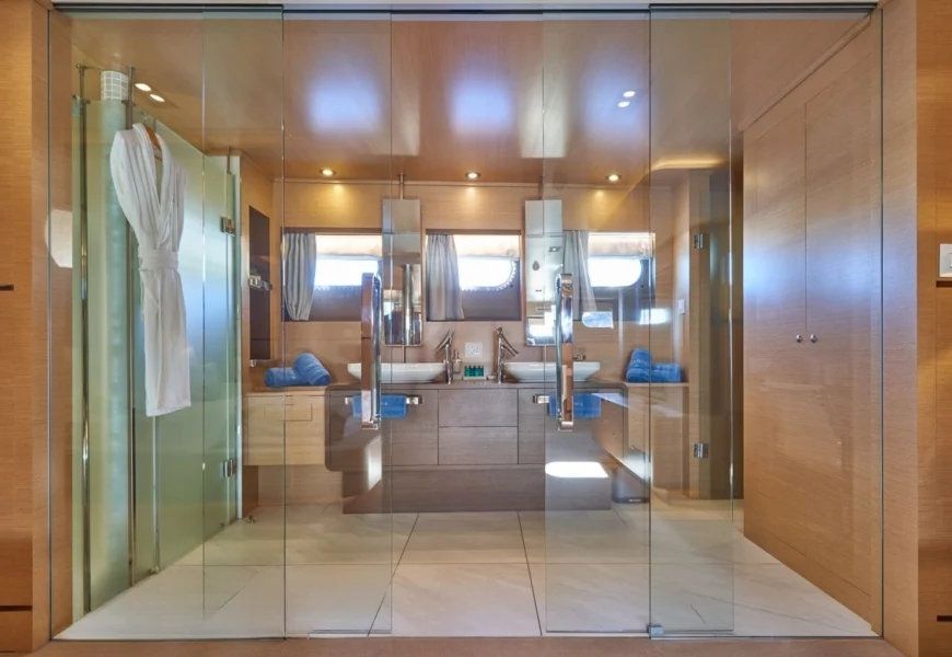 An image of Omnia yacht