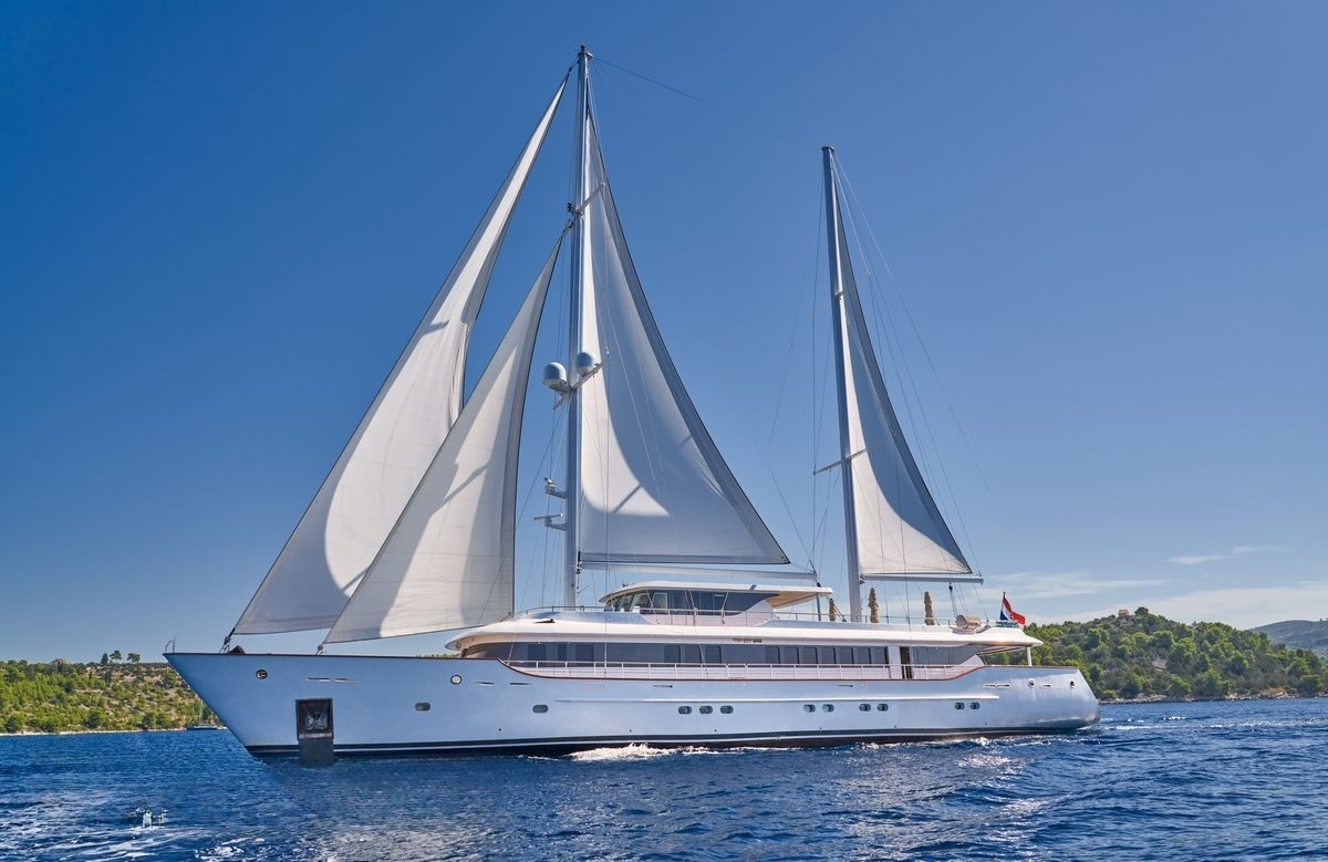 An image of Omnia yacht