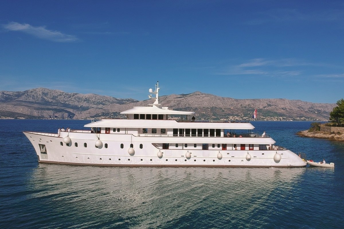 An image of Yolo yacht