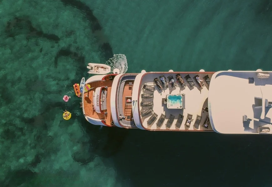 An image of Yolo yacht