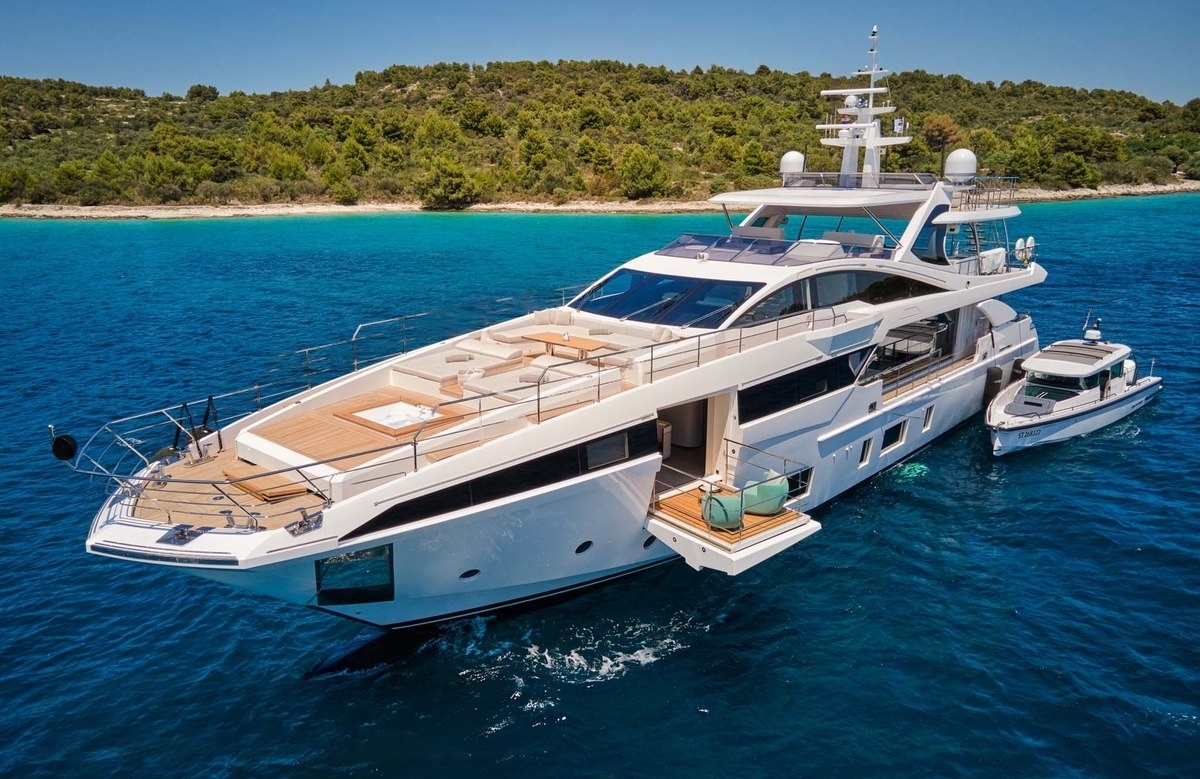 An image of Heed yacht