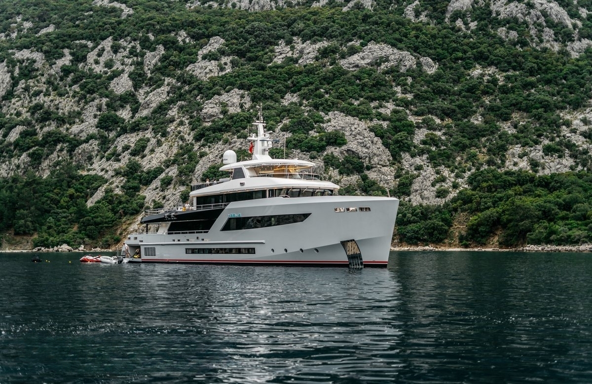 An image of Heeus yacht