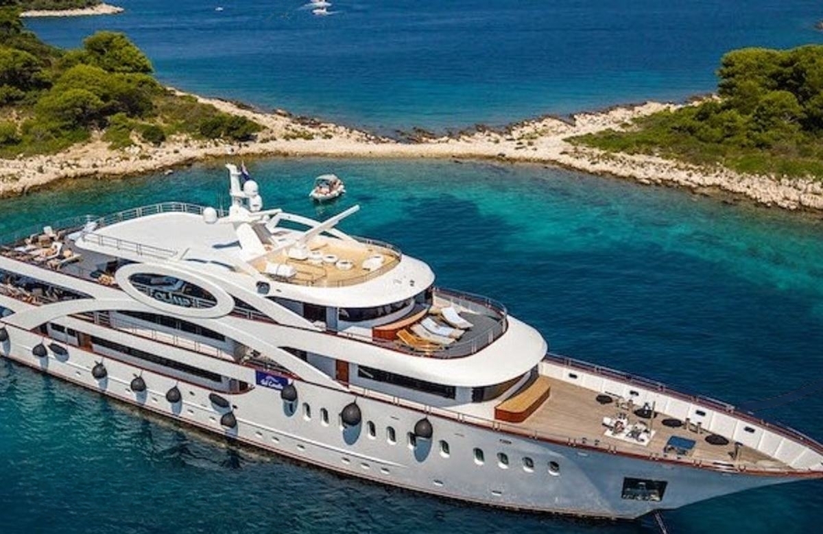 An image of Olimp yacht