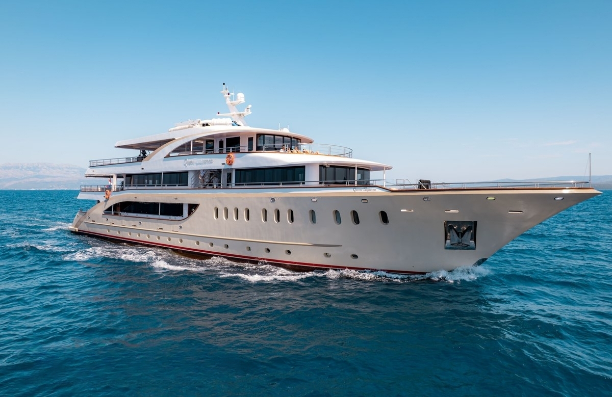 An image of Queen Eleganza yacht