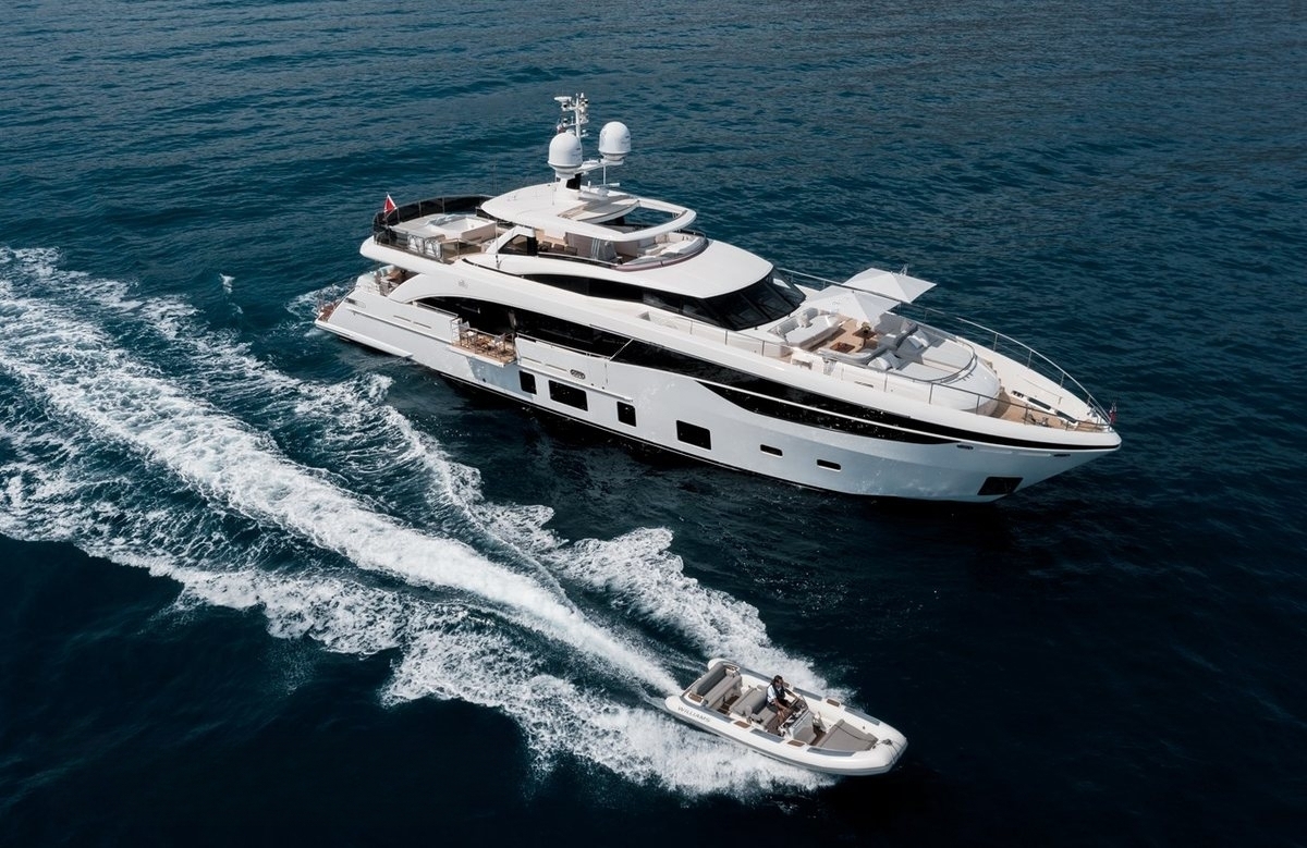 An image of Riviera Living yacht