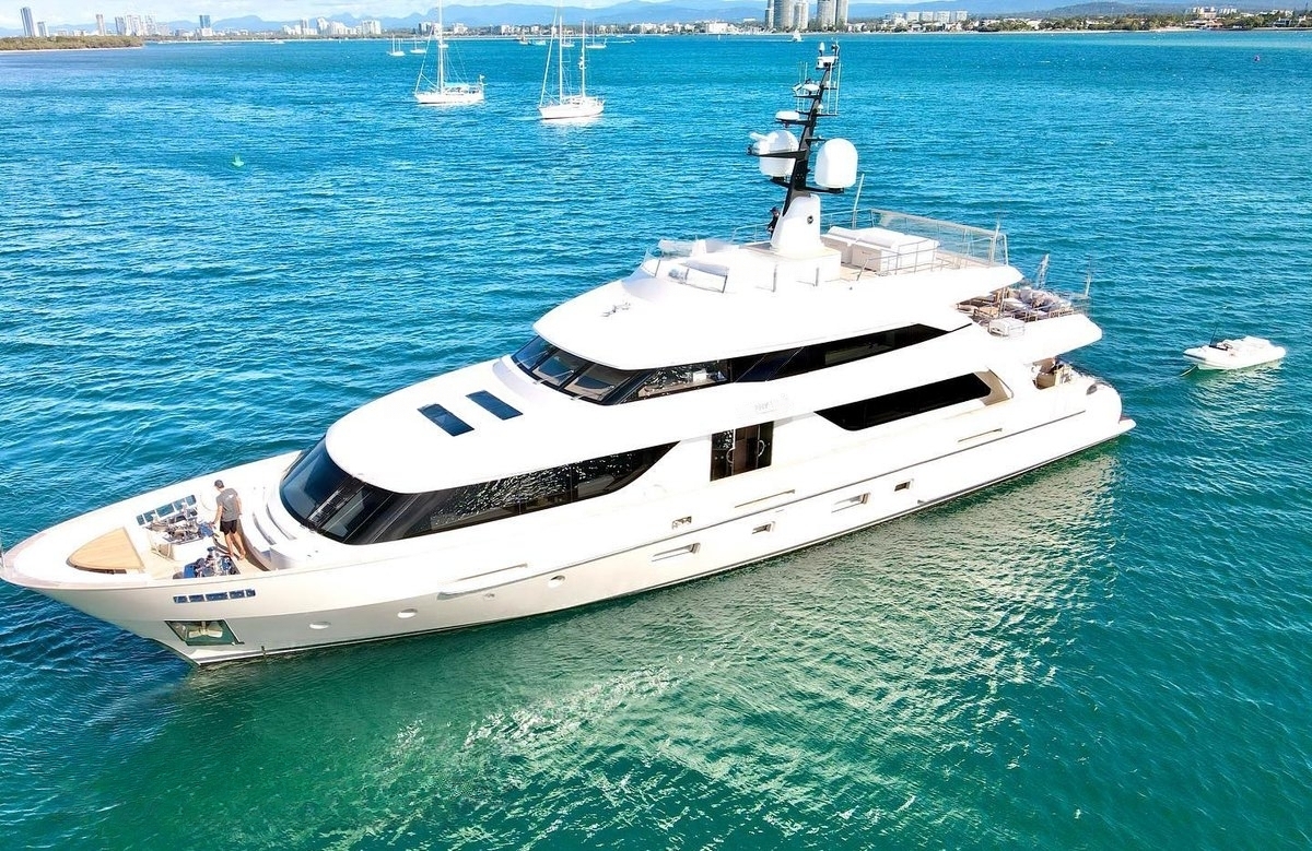 An image of Tiny Wave yacht