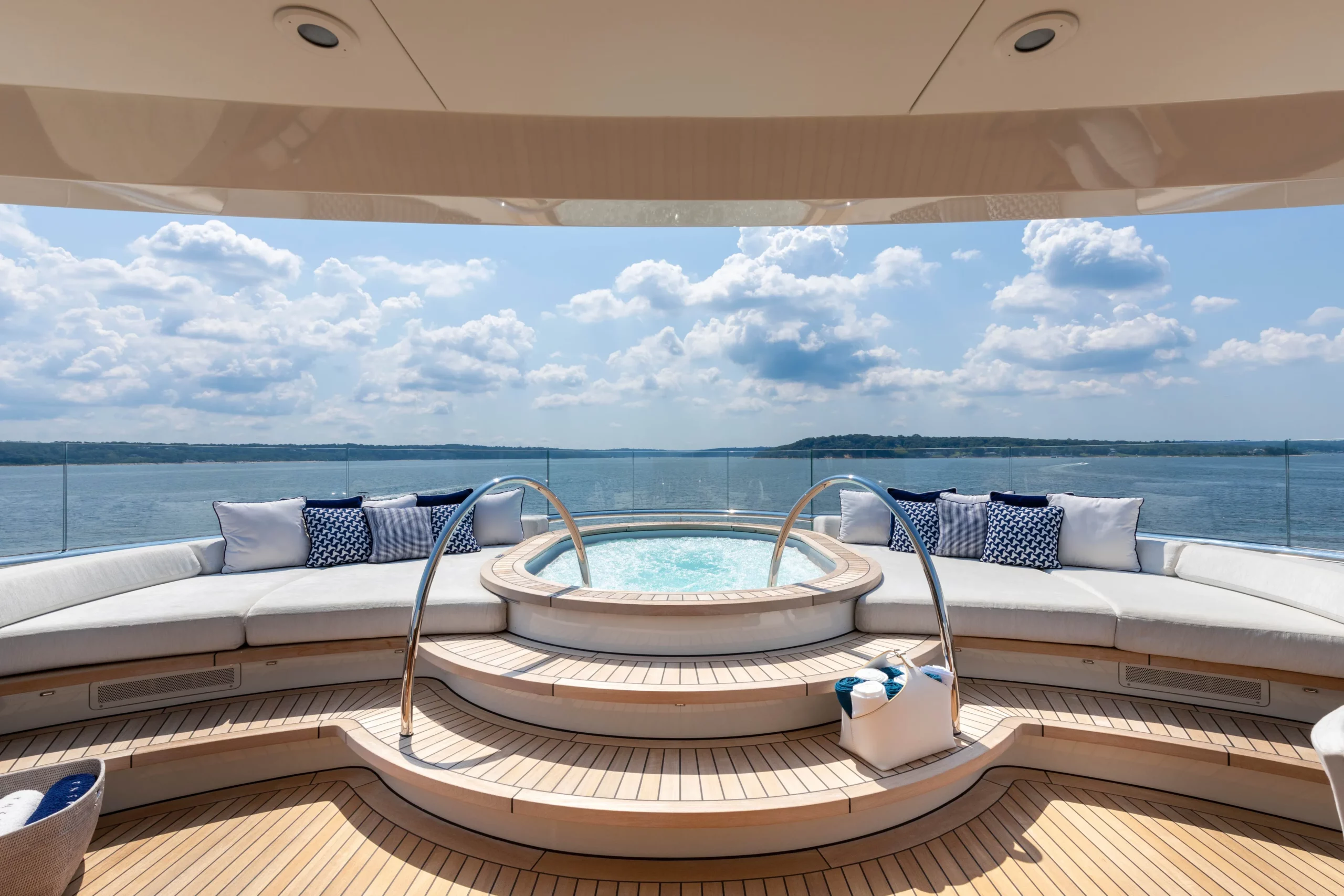 An image of Lunasea yacht