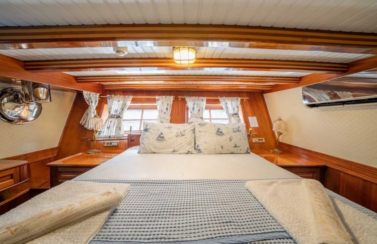 An image of Admiral yacht