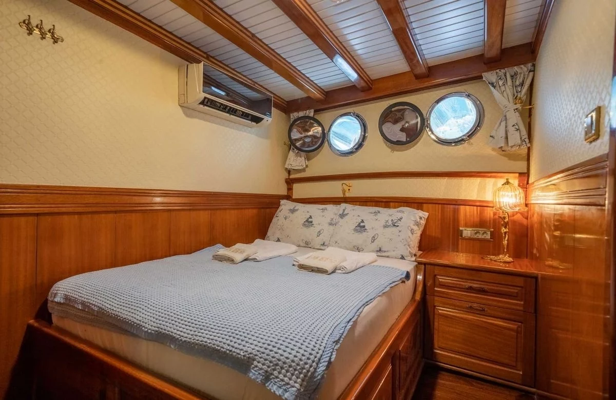 An image of Admiral yacht
