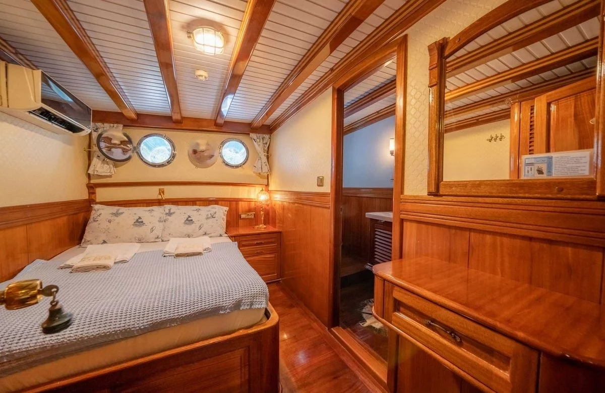 An image of Admiral yacht