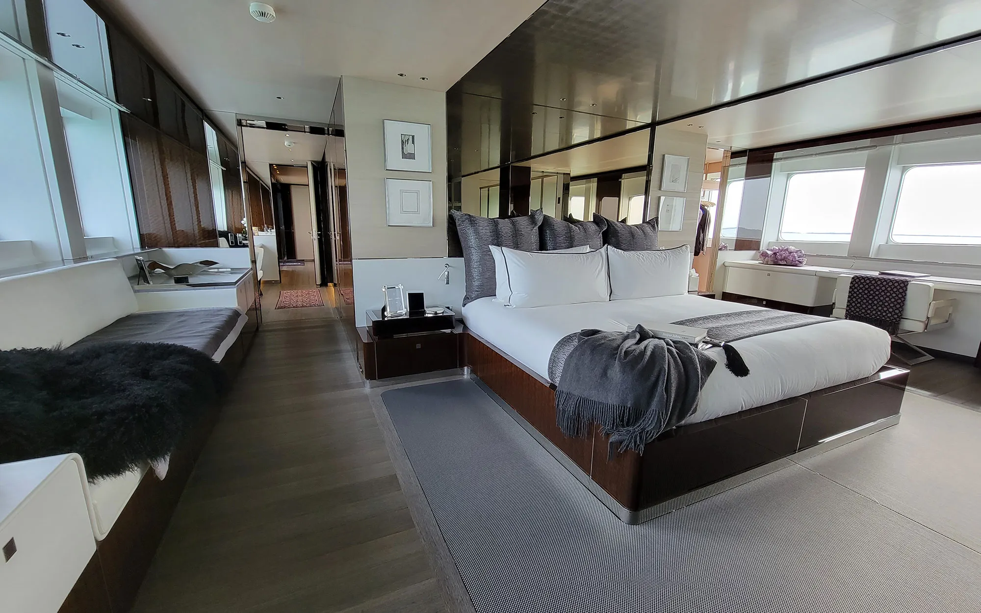 An image of Knight yacht