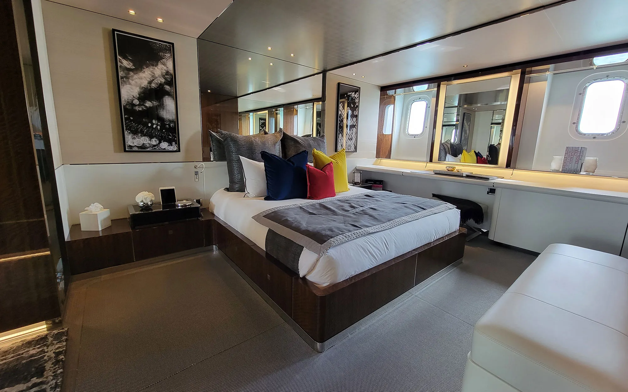 An image of Knight yacht
