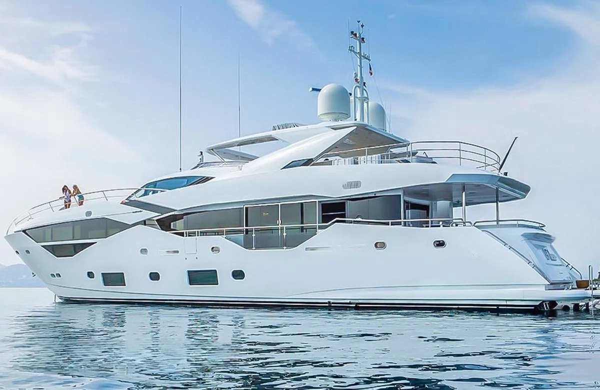 An image of Legende yacht