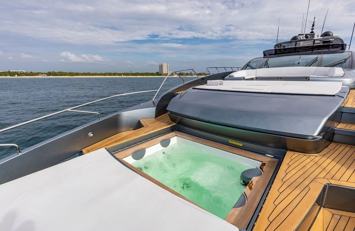 An image of Tasty Waves yacht