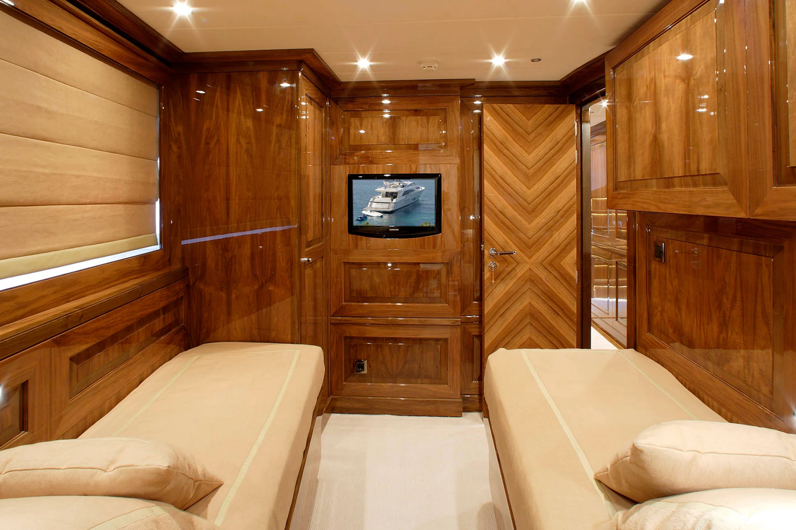 An image of Dragon yacht