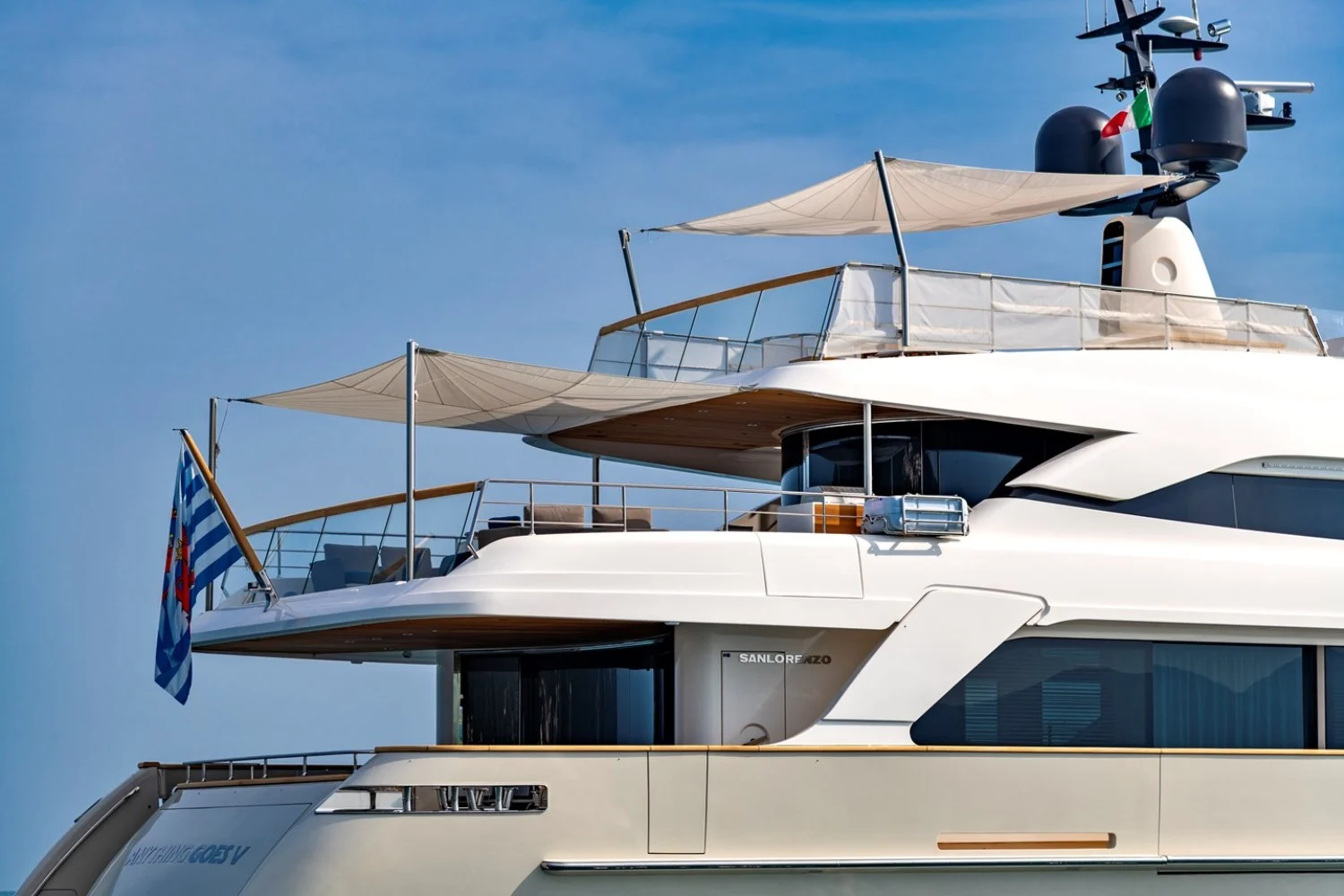 An image of Anything Goes V yacht