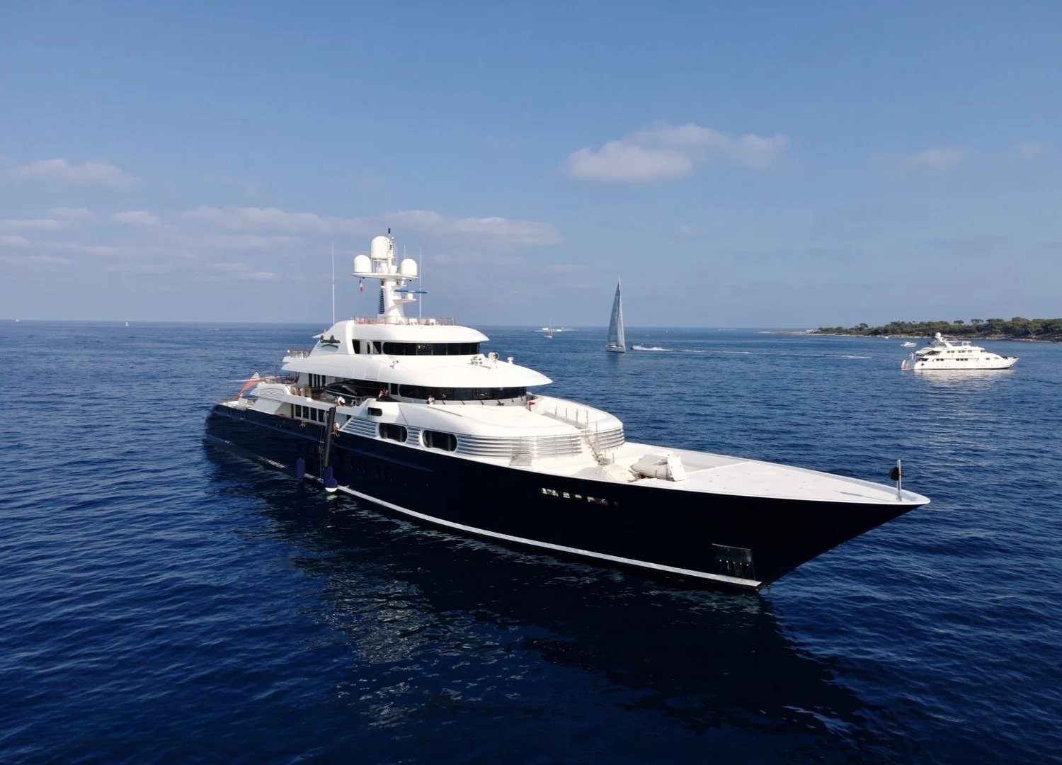 An image of Cocoa Bean yacht
