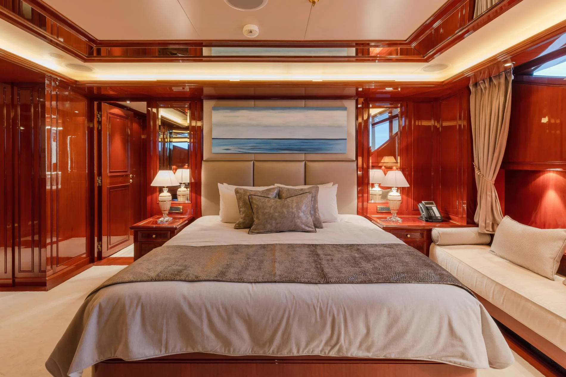 An image of Joia The Crown Jewel yacht