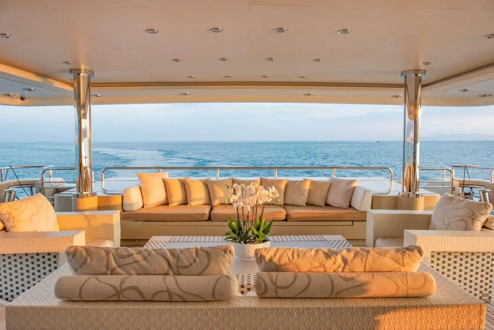 An image of Light Holic yacht
