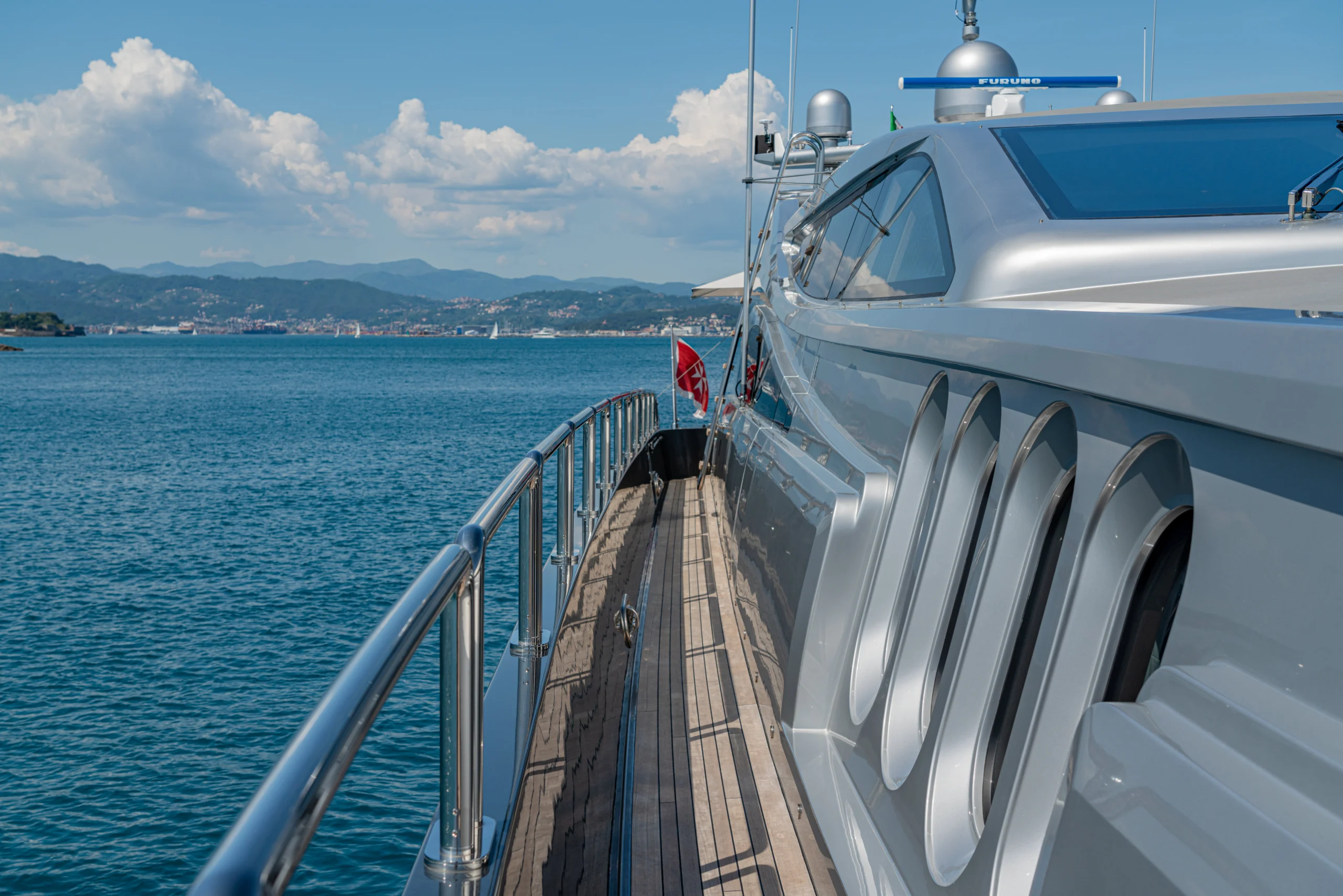 An image of Manu V yacht