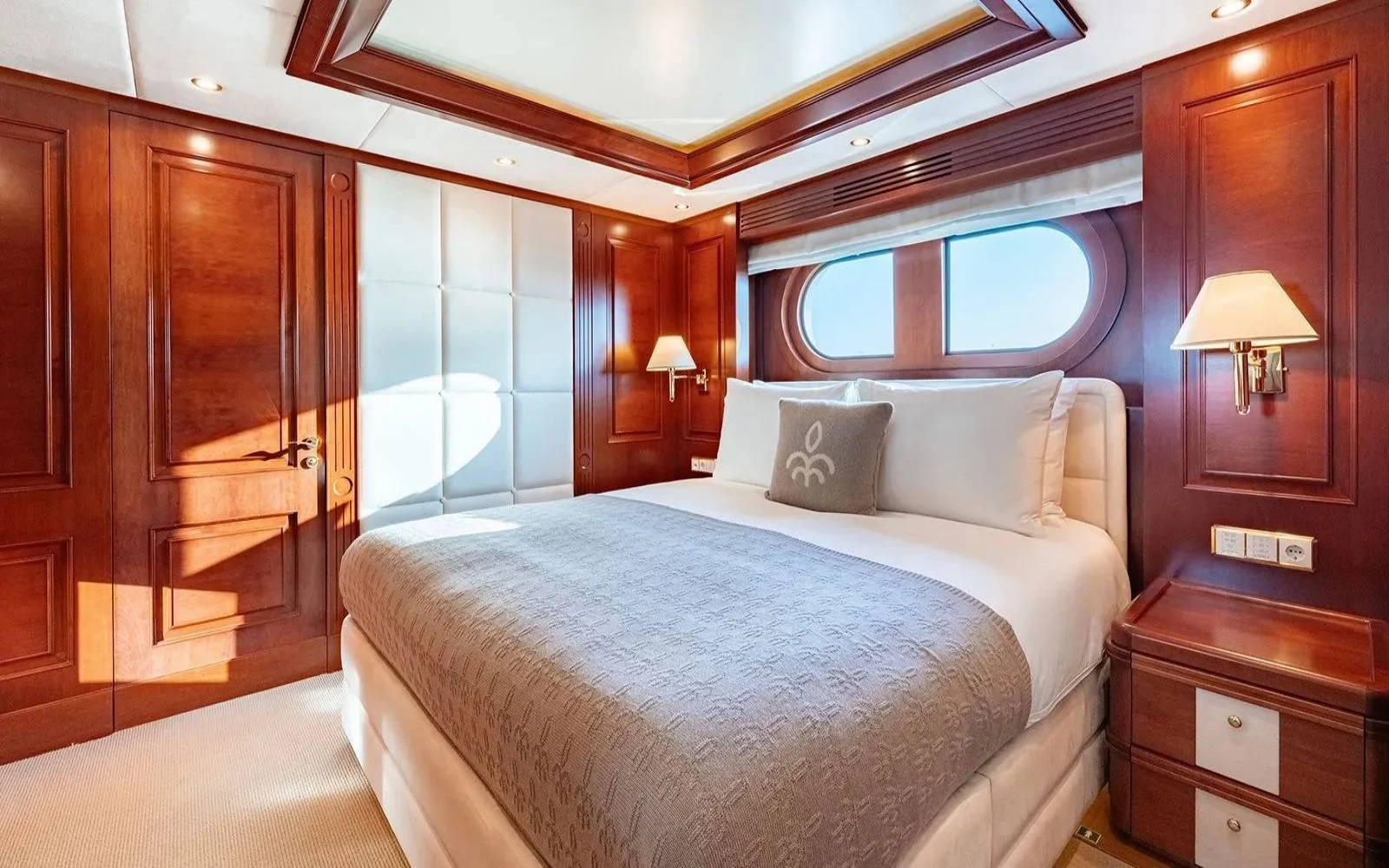 An image of Tirea yacht