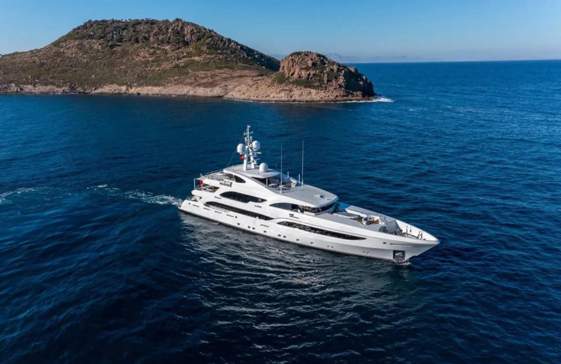 An image of Immersive yacht