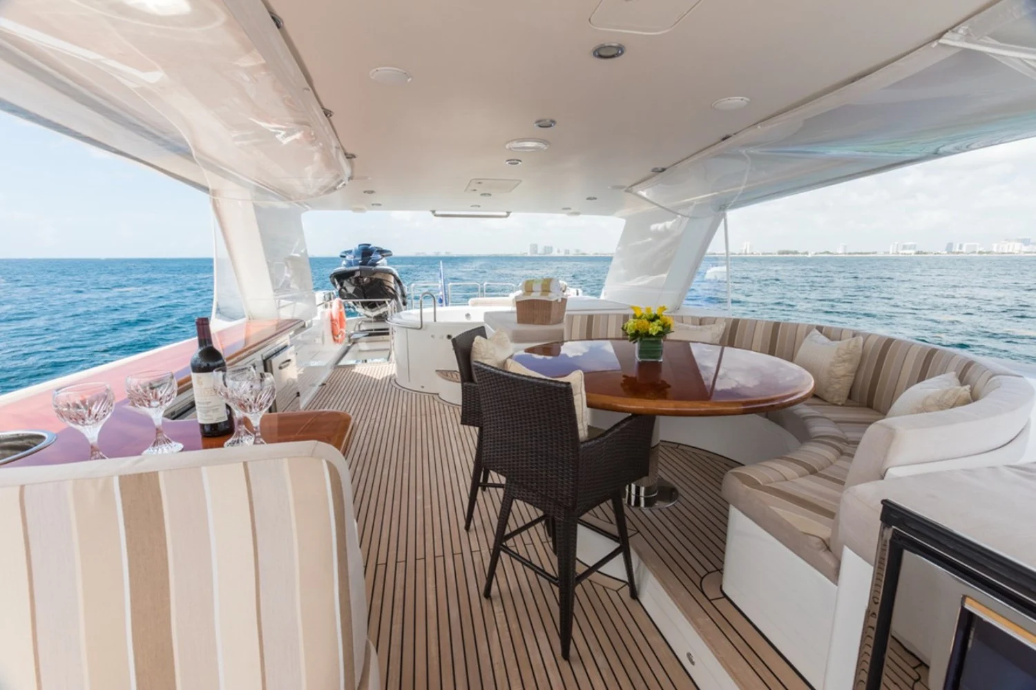 An image of Picnic yacht