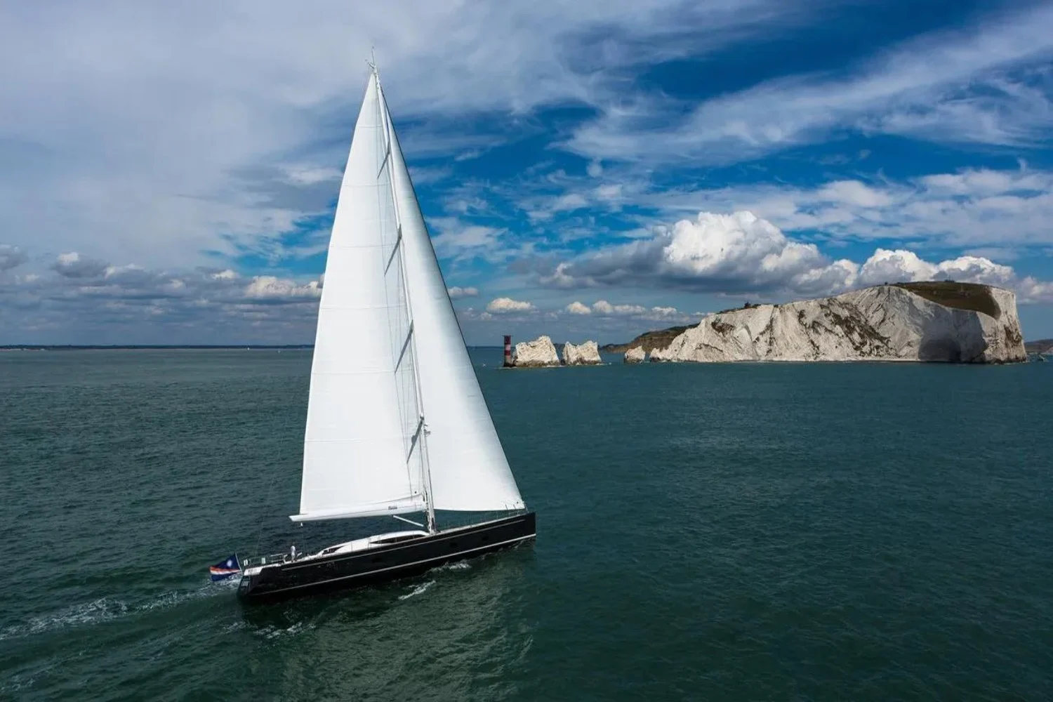 An image of Inukshuk yacht