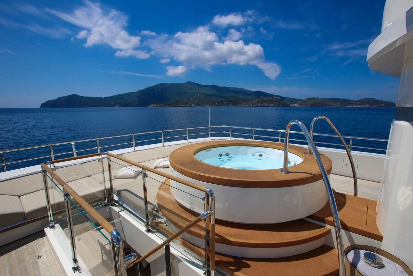 An image of Aslec 4 yacht