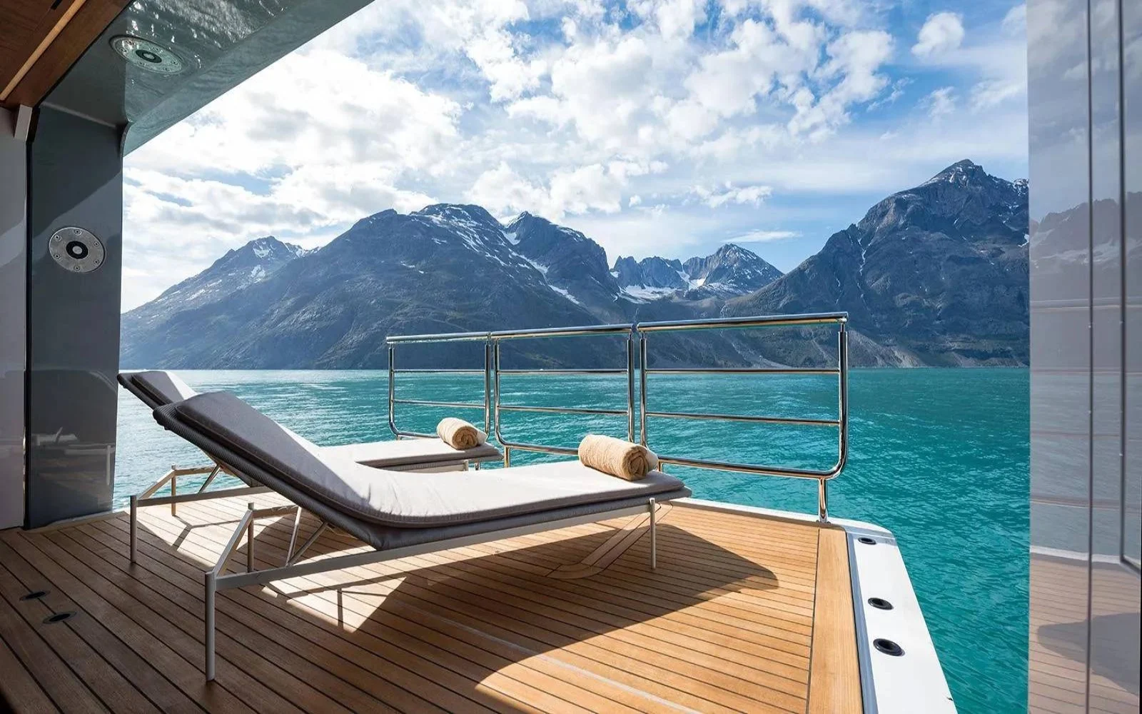 An image of Cloudbreak yacht