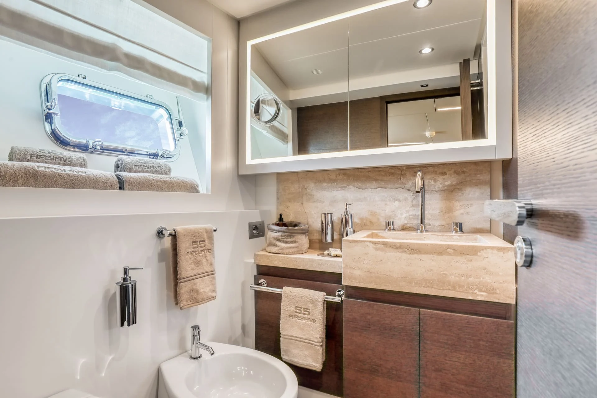 An image of 55 Fiftyfive yacht