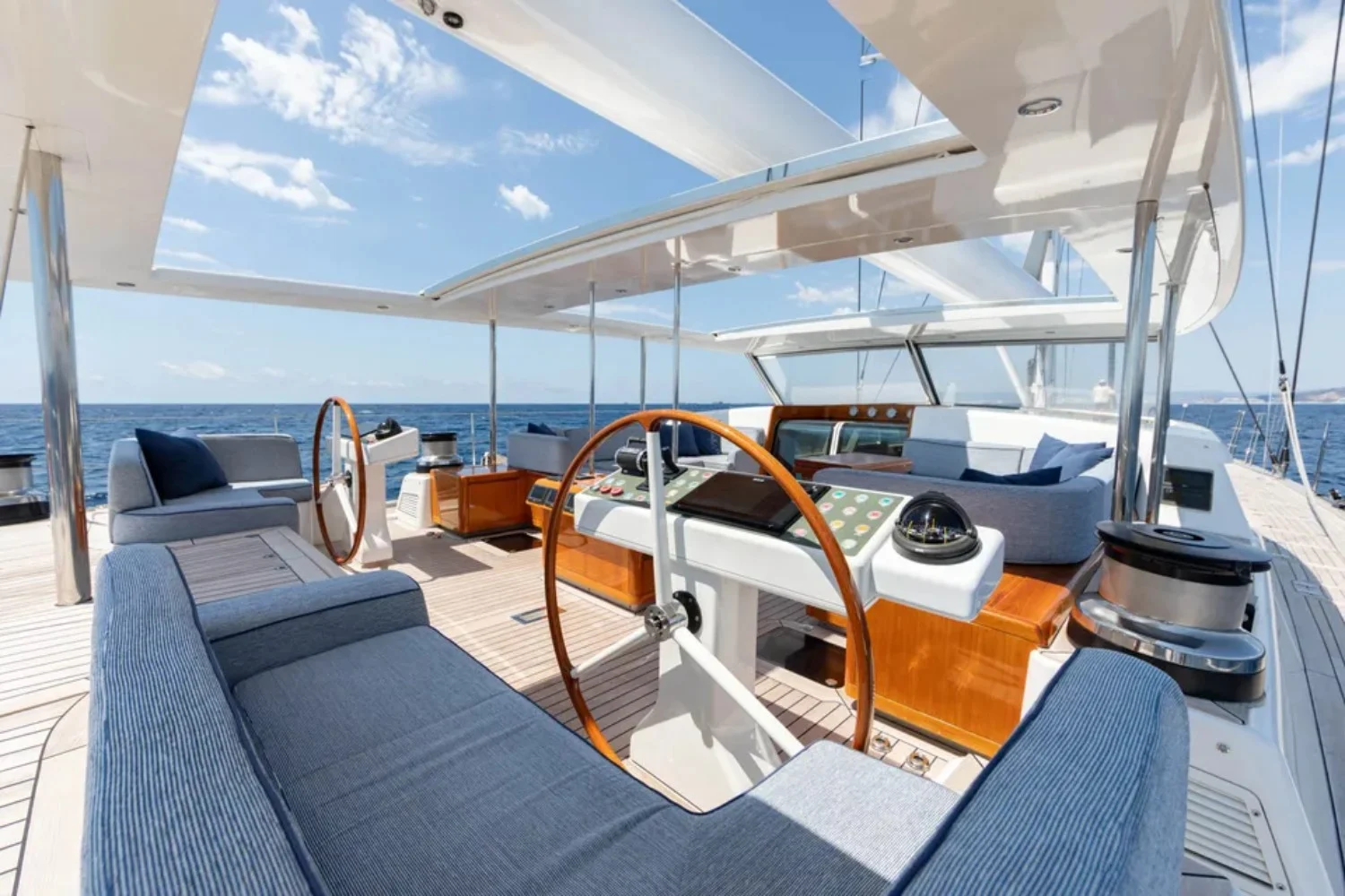An image of Selena yacht