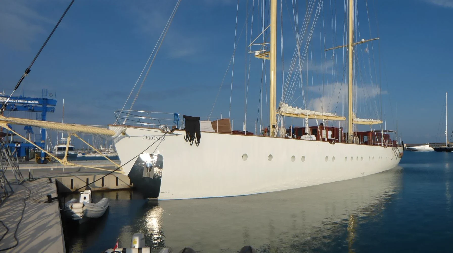 An image of Chronos yacht