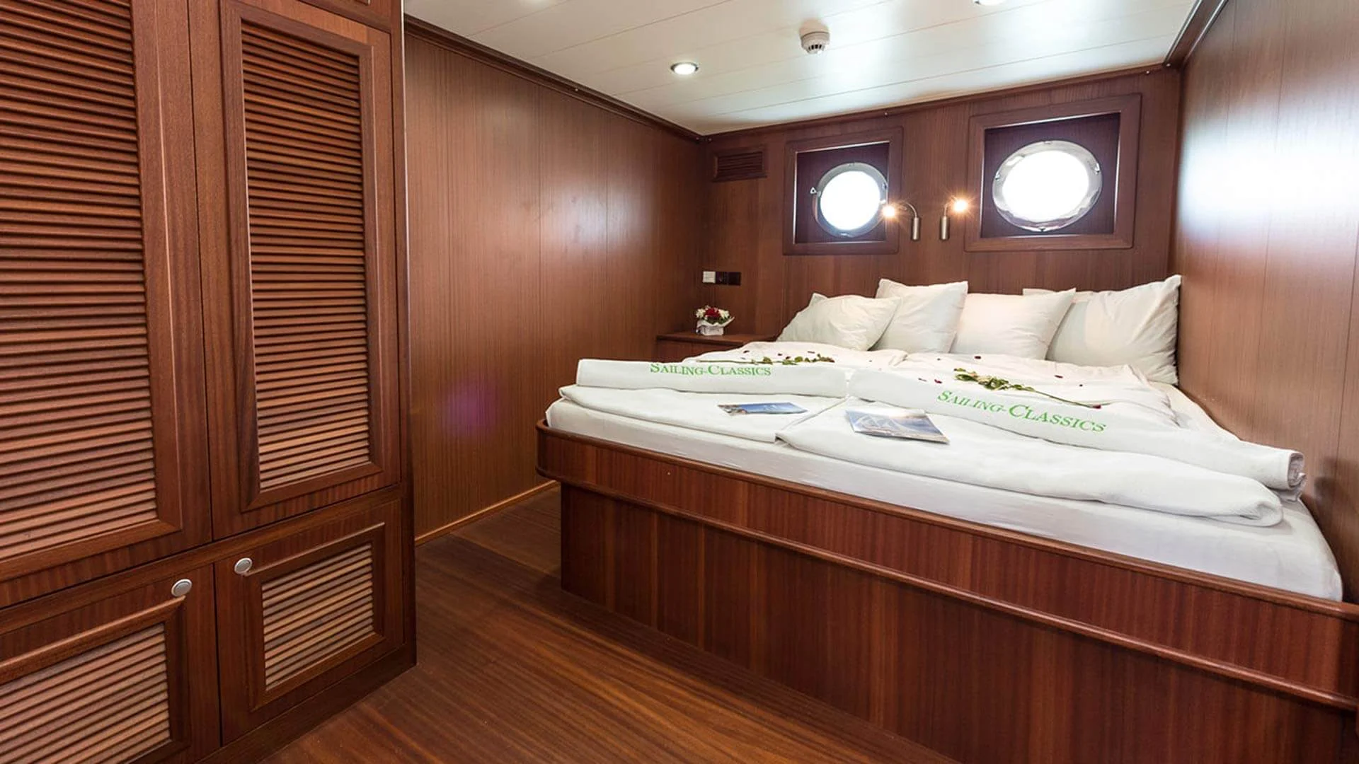 An image of Chronos yacht