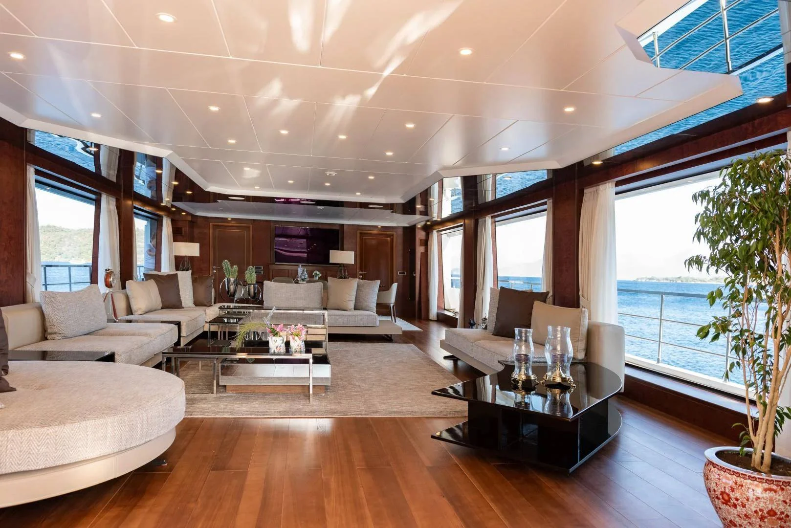 An image of Adamaris yacht