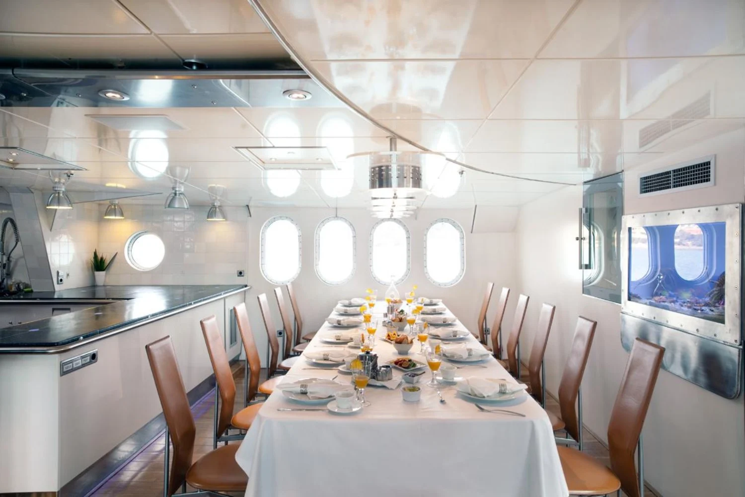 An image of Dwinger yacht