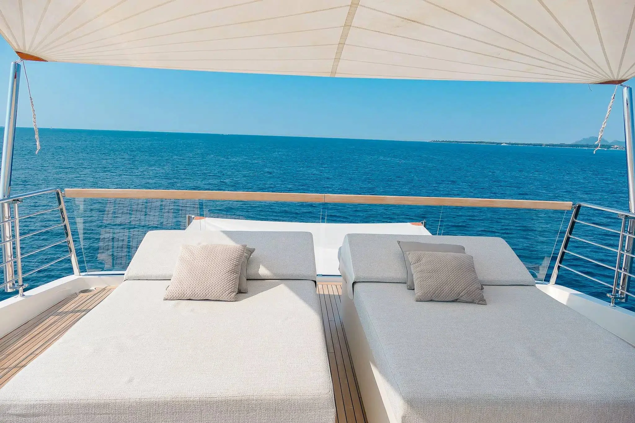 An image of Tiny Wave yacht