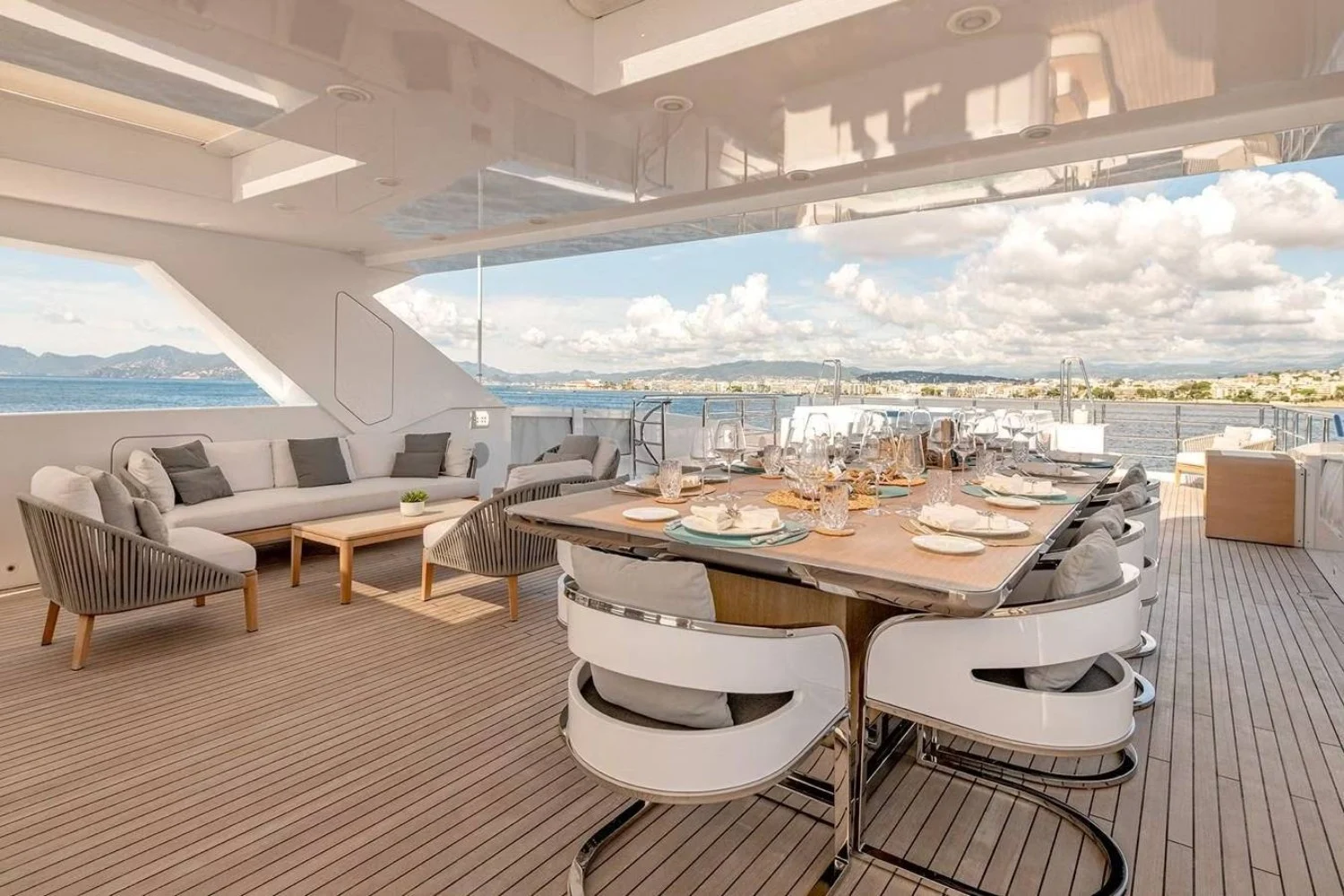 An image of Medially yacht