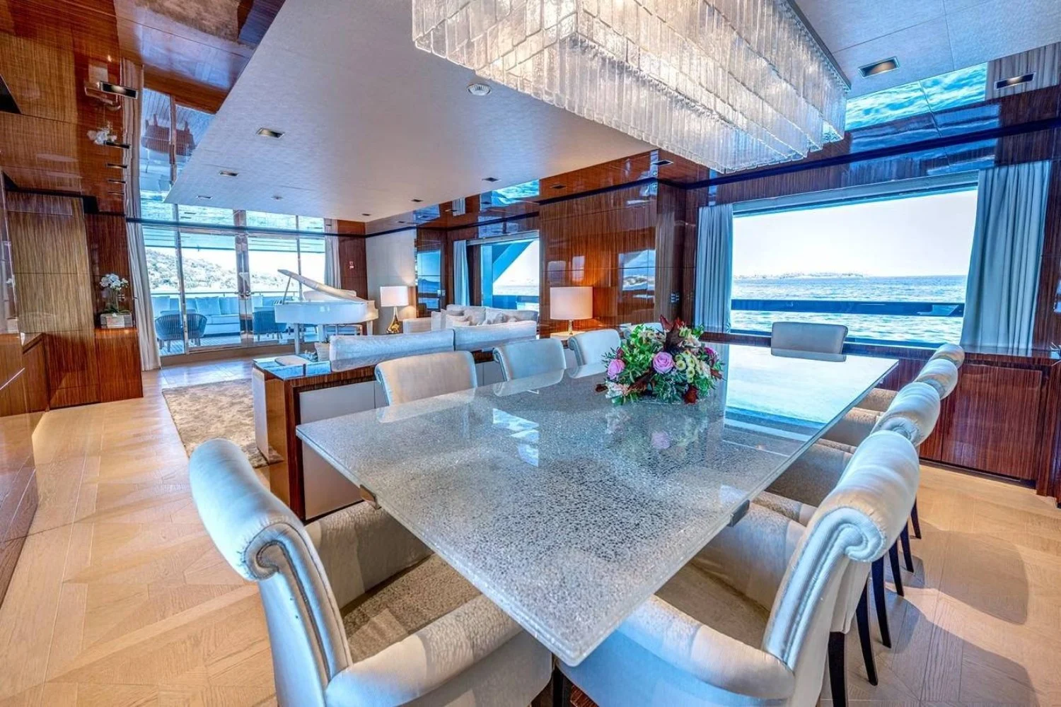 An image of Medially yacht