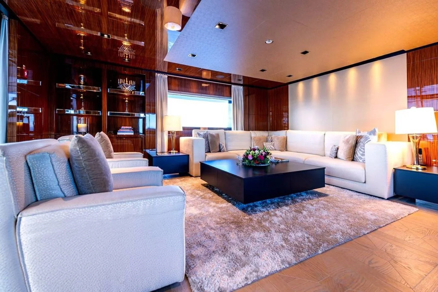 An image of Medially yacht