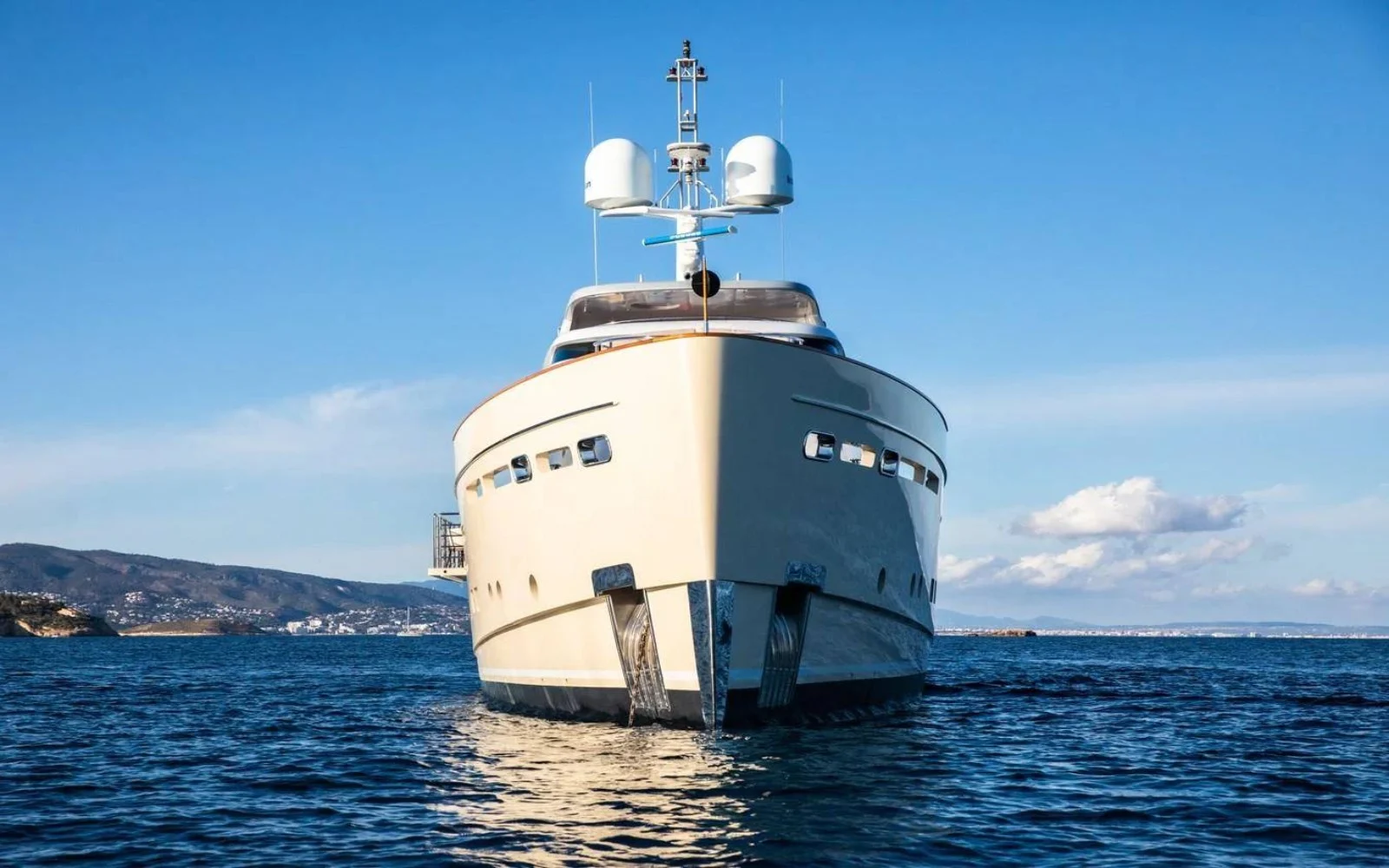 An image of Solis yacht