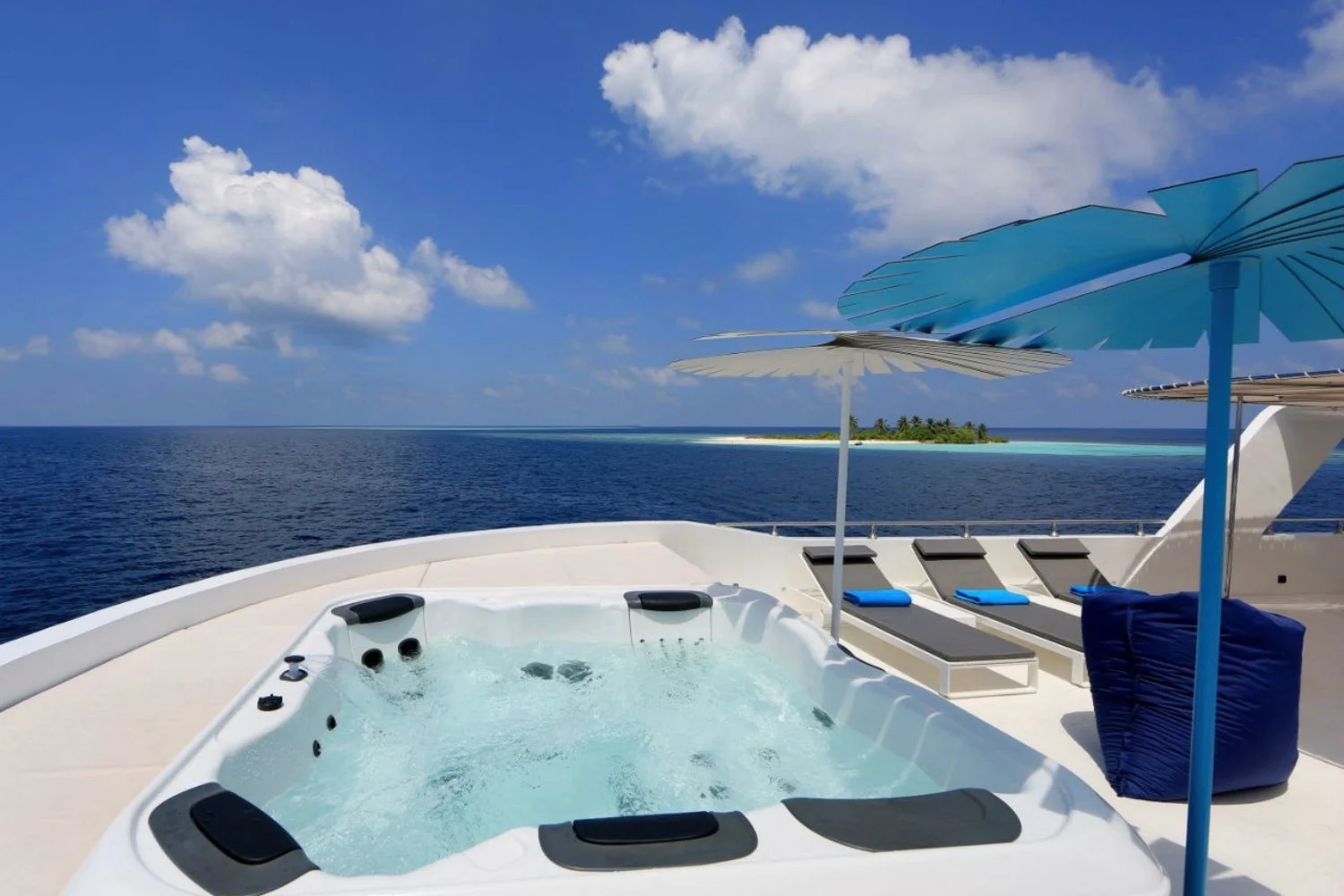 An image of Azalea yacht