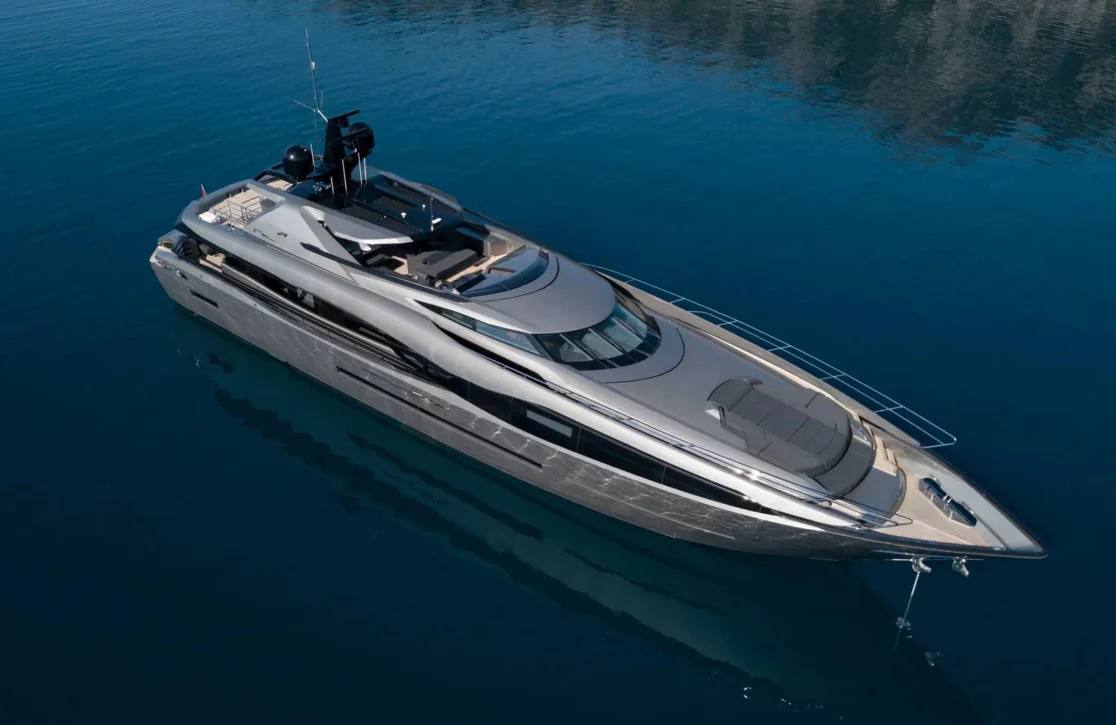 An image of FX yacht