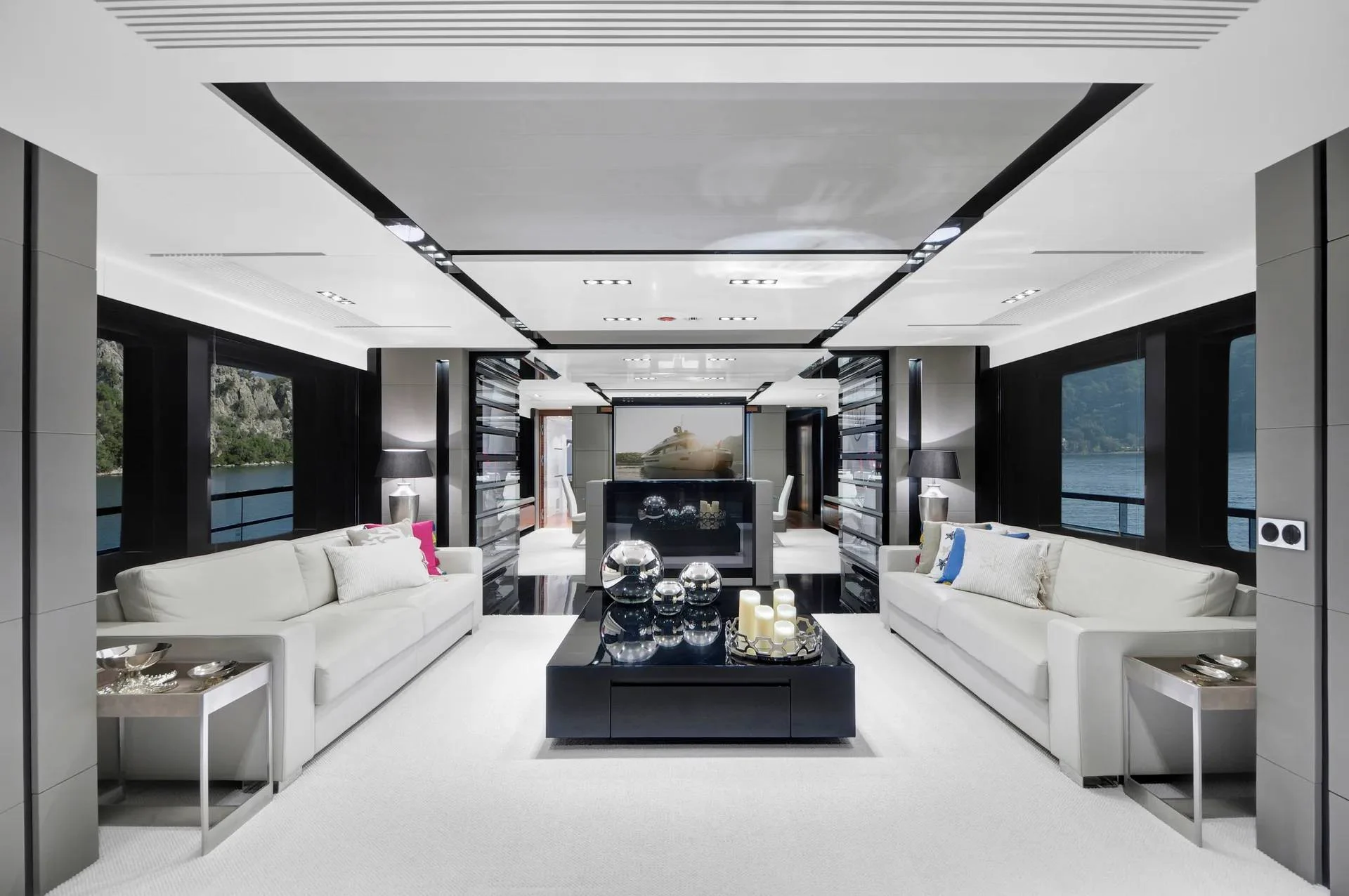 An image of FX yacht