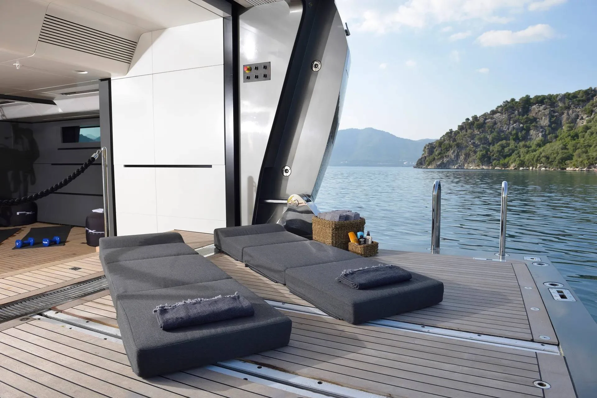 An image of FX yacht