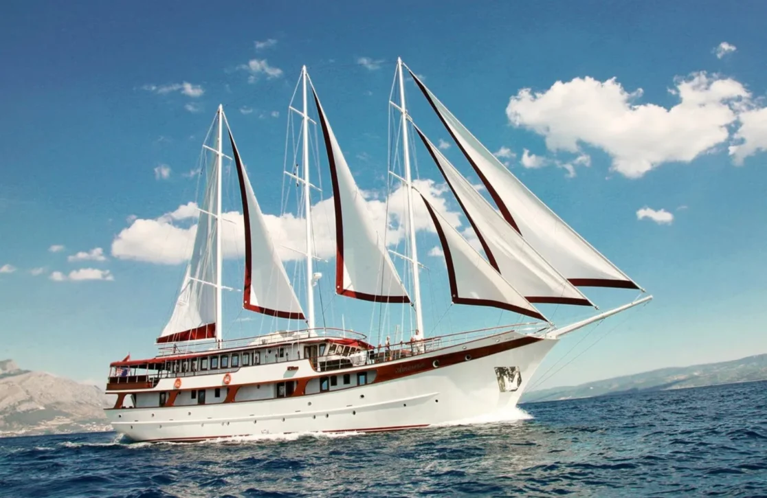 An image of Amorena yacht