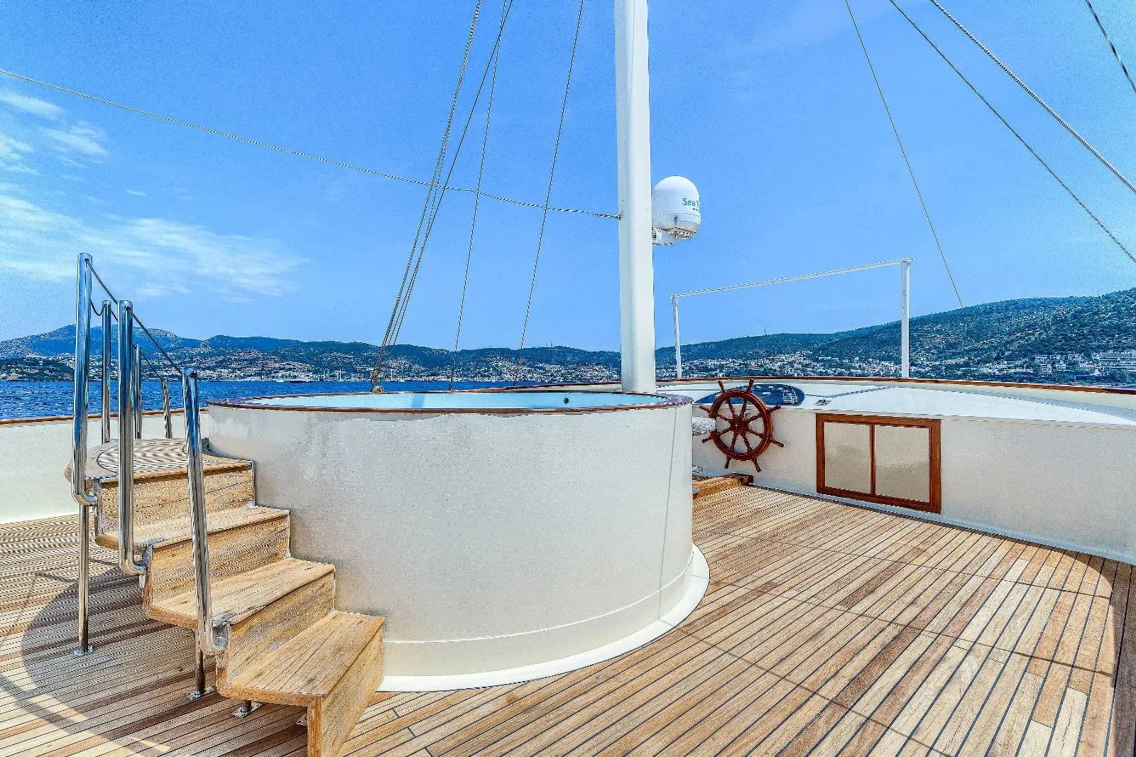 An image of Elara 1 yacht