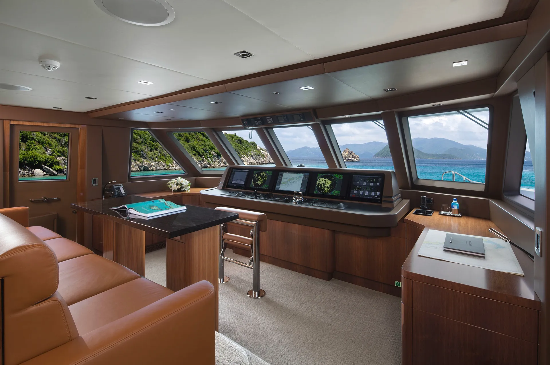 An image of Muchos Mas yacht