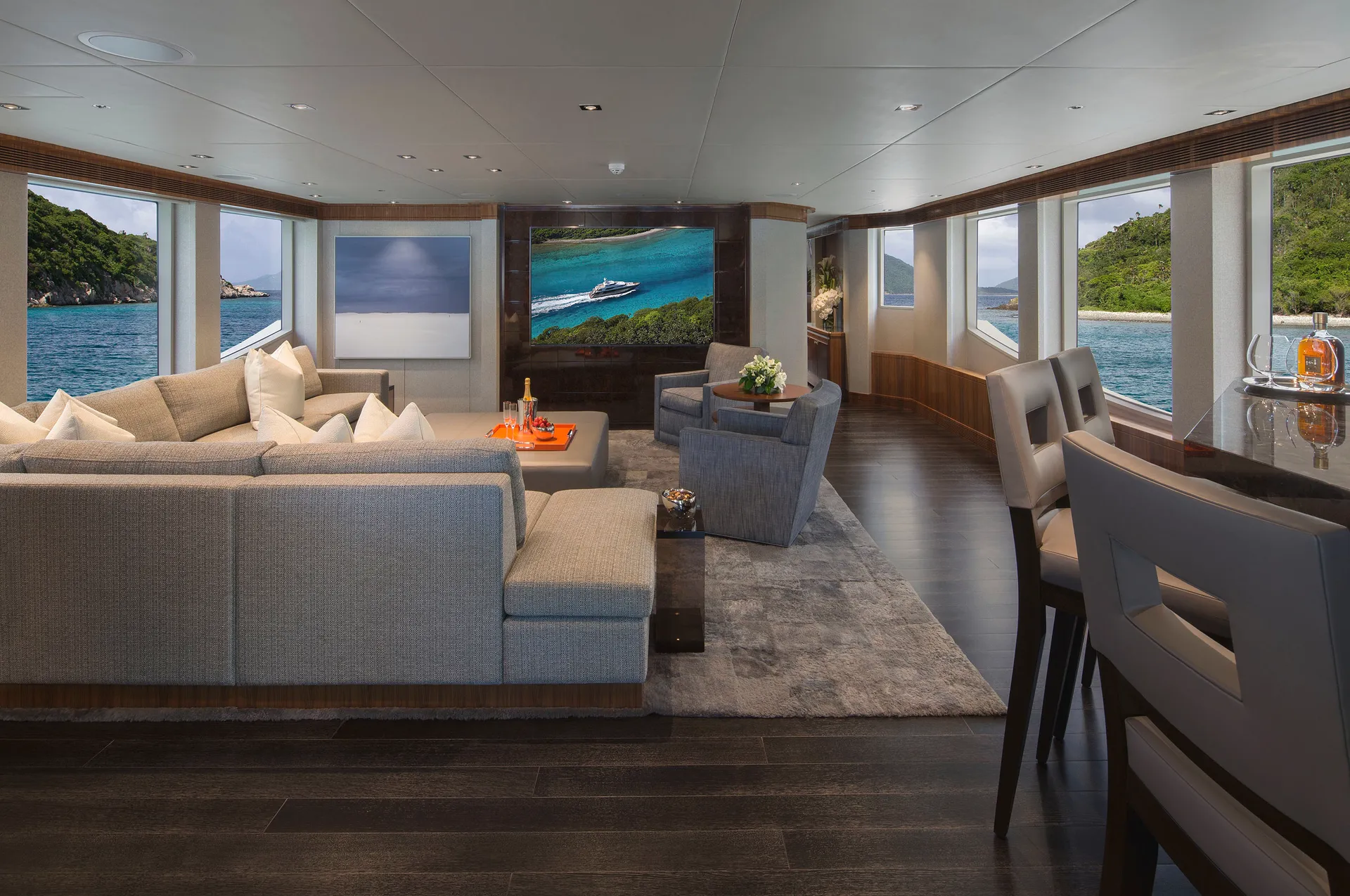 An image of Muchos Mas yacht