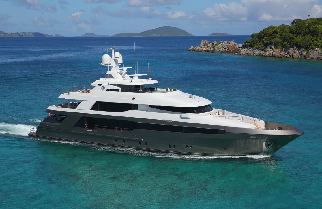 An image of Muchos Mas yacht